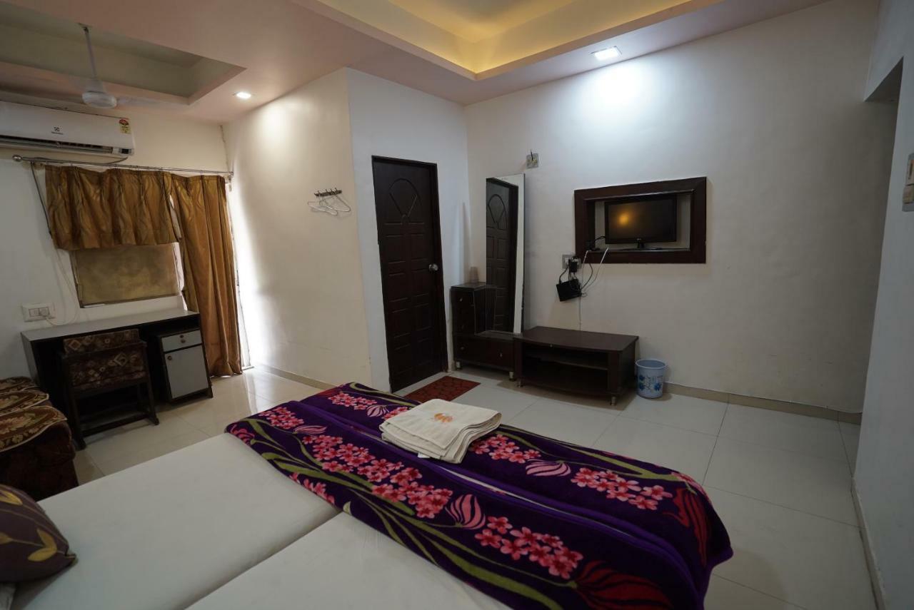 Hotel Royal Ahmedabad Eksteriør billede