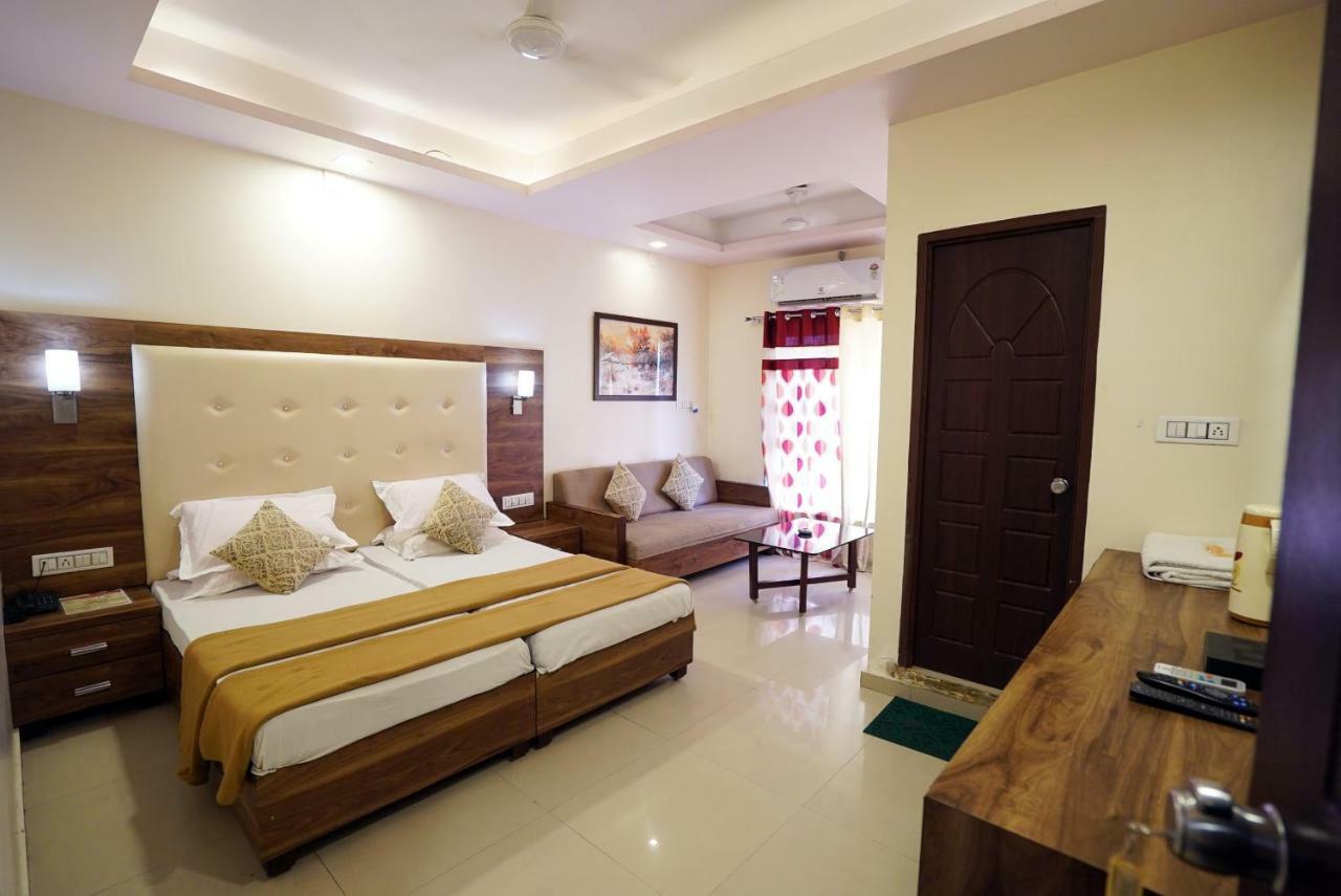 Hotel Royal Ahmedabad Eksteriør billede